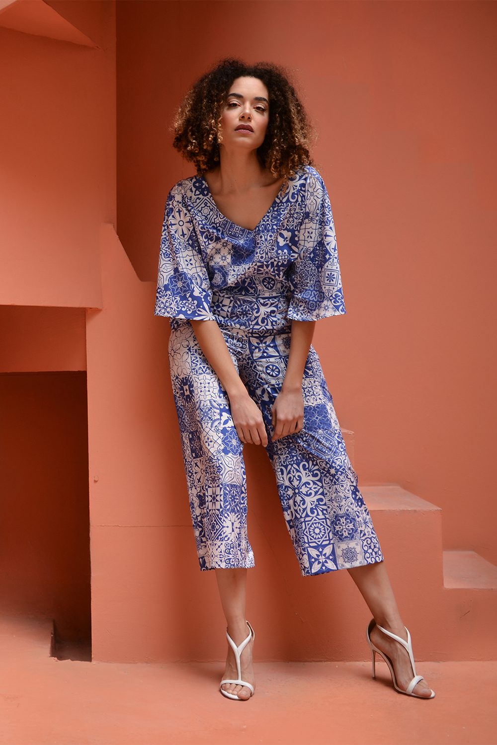 Εμπριμέ ζιπ κιλότ με λάστιχο και ασορτί μπλουζάκι