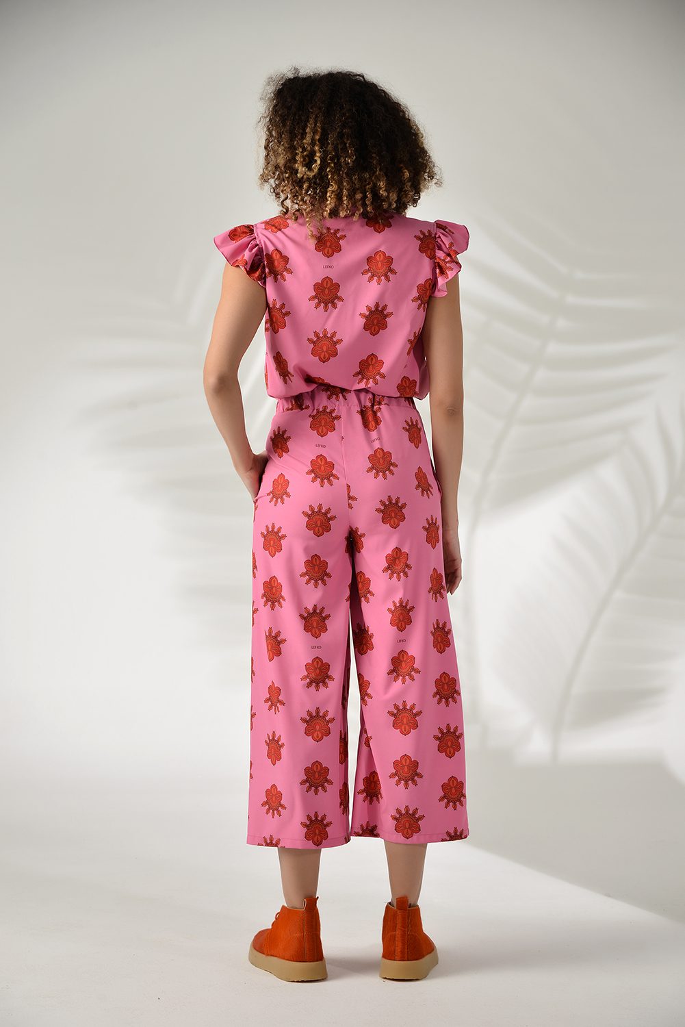 Εμπριμέ ζιπ κιλότ με λάστιχο και ασορτί μπλουζάκι