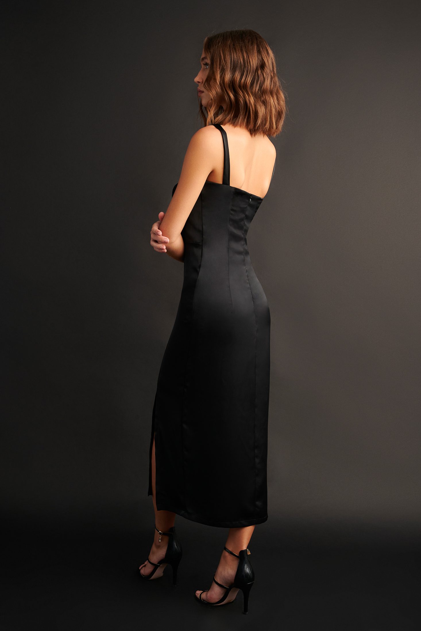 Σατέν μονόχρωμο μαύρο midi φόρεμα